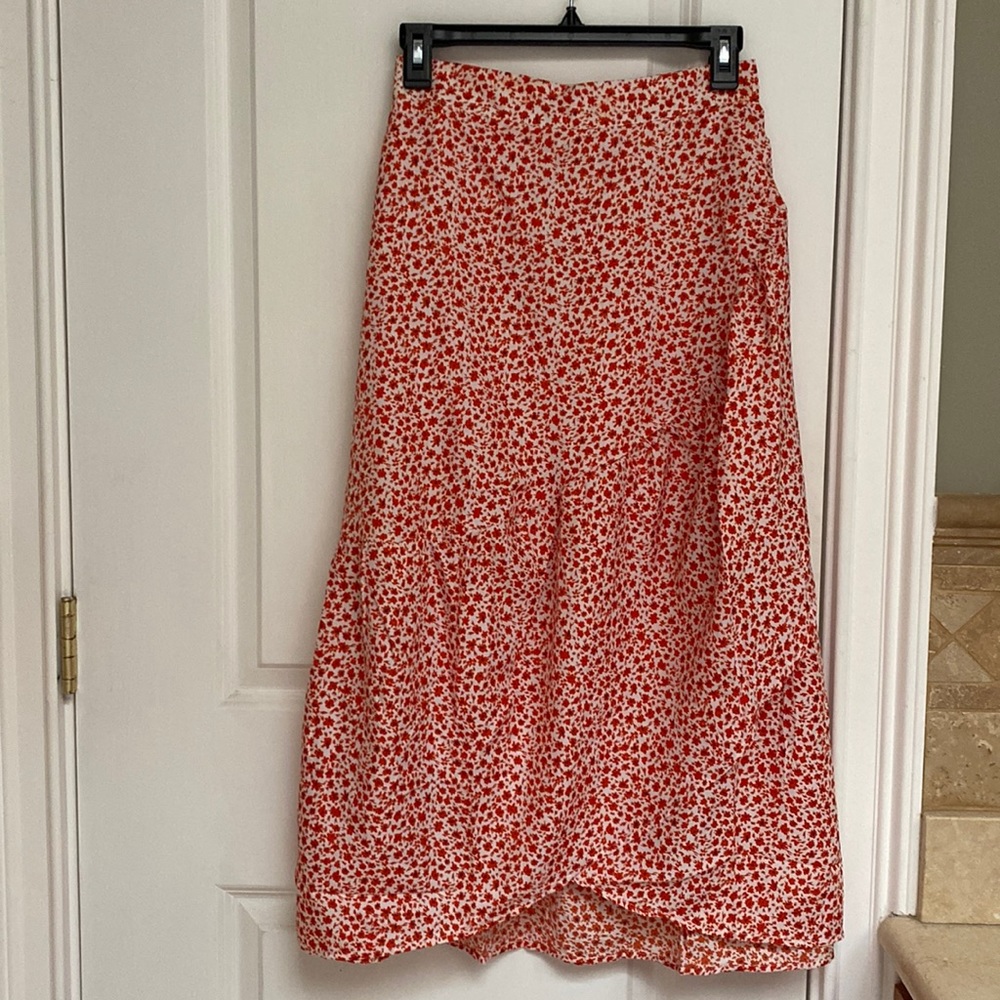 😍 NWT Gorgeous Floral Skirt! Size Small